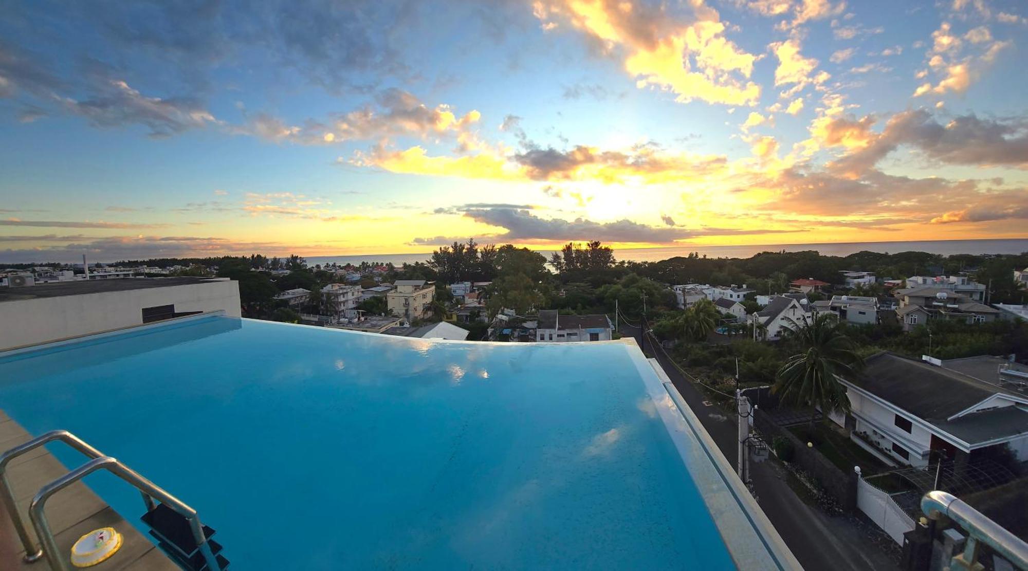 Ferienwohnung Luxury Penthouse With Infinity Pool & Stunning Sea View Flic-en-Flacq Exterior foto